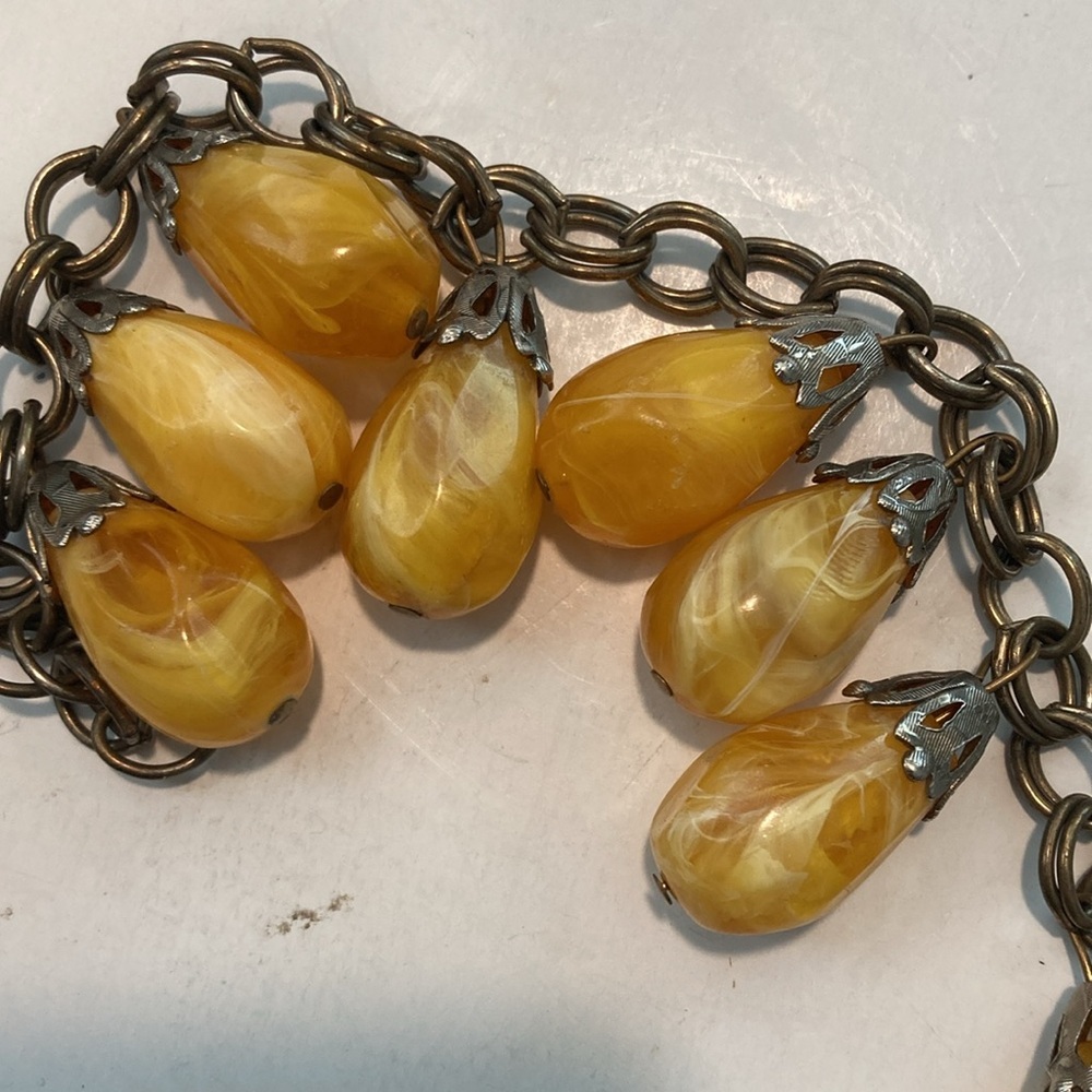 Vintage Chunky Lucite Bracelet Yellow/ Gold Teardrop Pendant Charms 8.5”